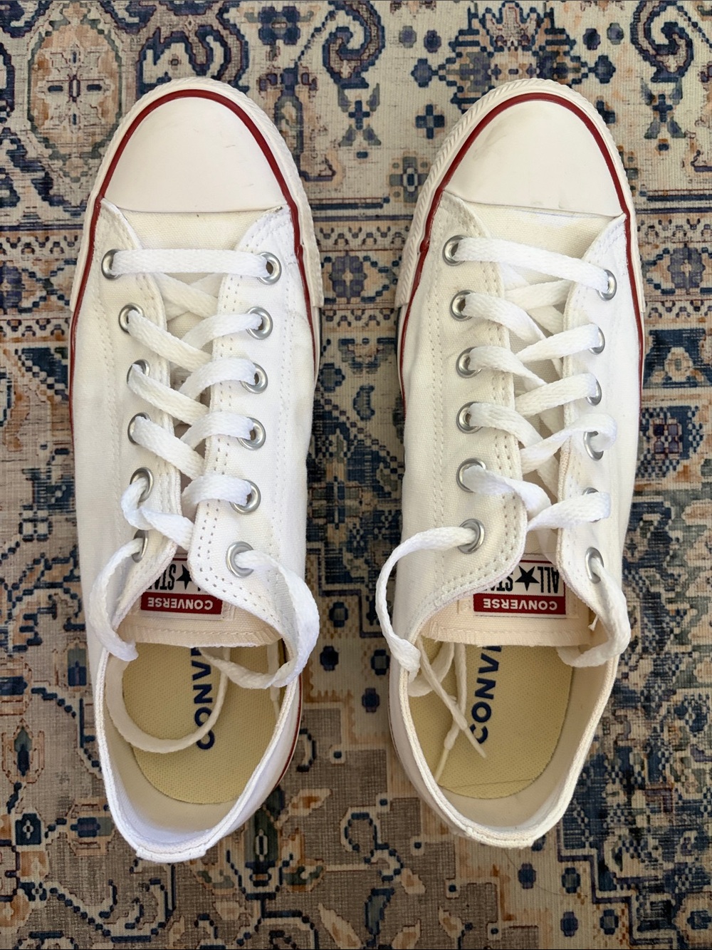 Converse Low Top Sneakers in White with Red Accents Men’s 8 / Women 10
